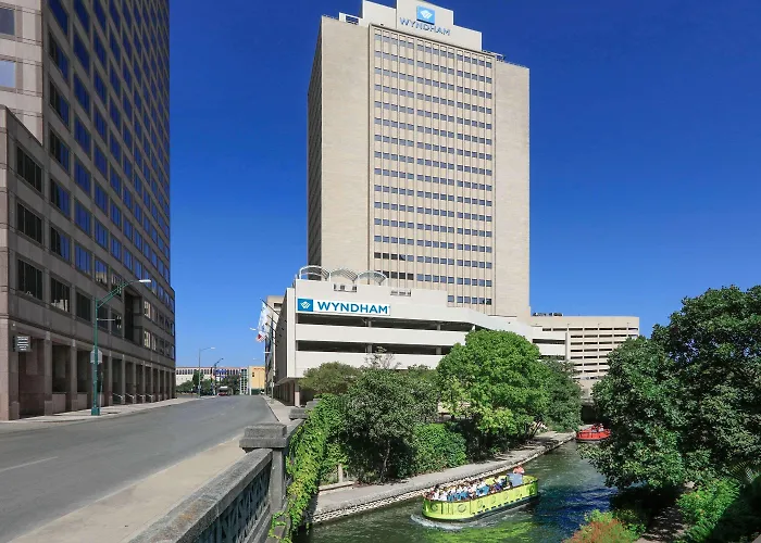 Luxury Hotels in San Antonio near San Antonio River Walk